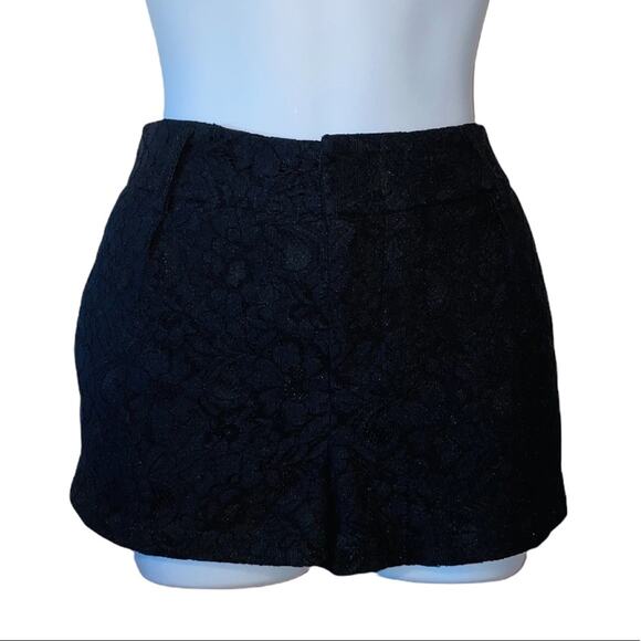 Forever 21 black lace pleated front pocket shorts - Picture 1 of 4